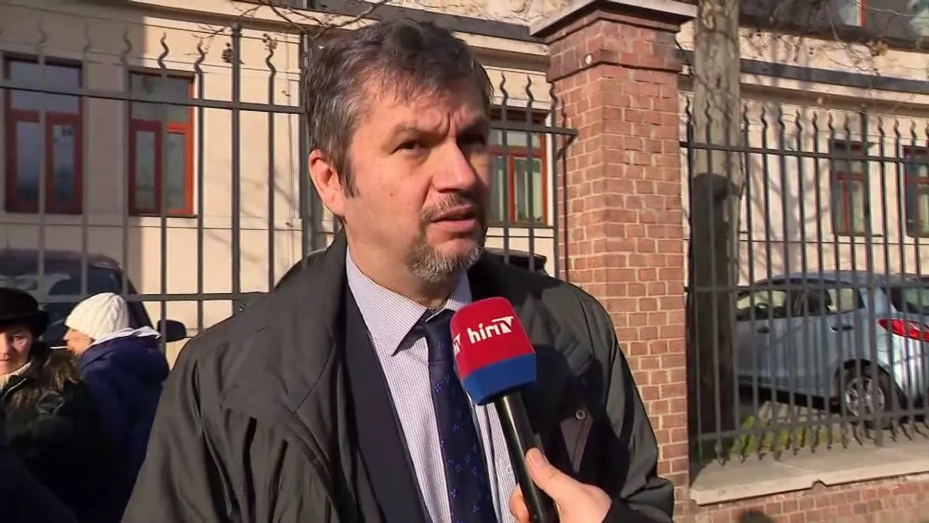 Hadházy Ákos saját szavazóival fizetteti ki a politikai akcióit