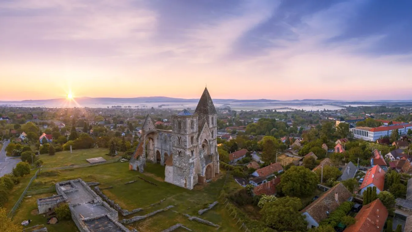 Angol nyelvű könyvsorozattal népszerűsítik az Árpád-kori Magyarországot