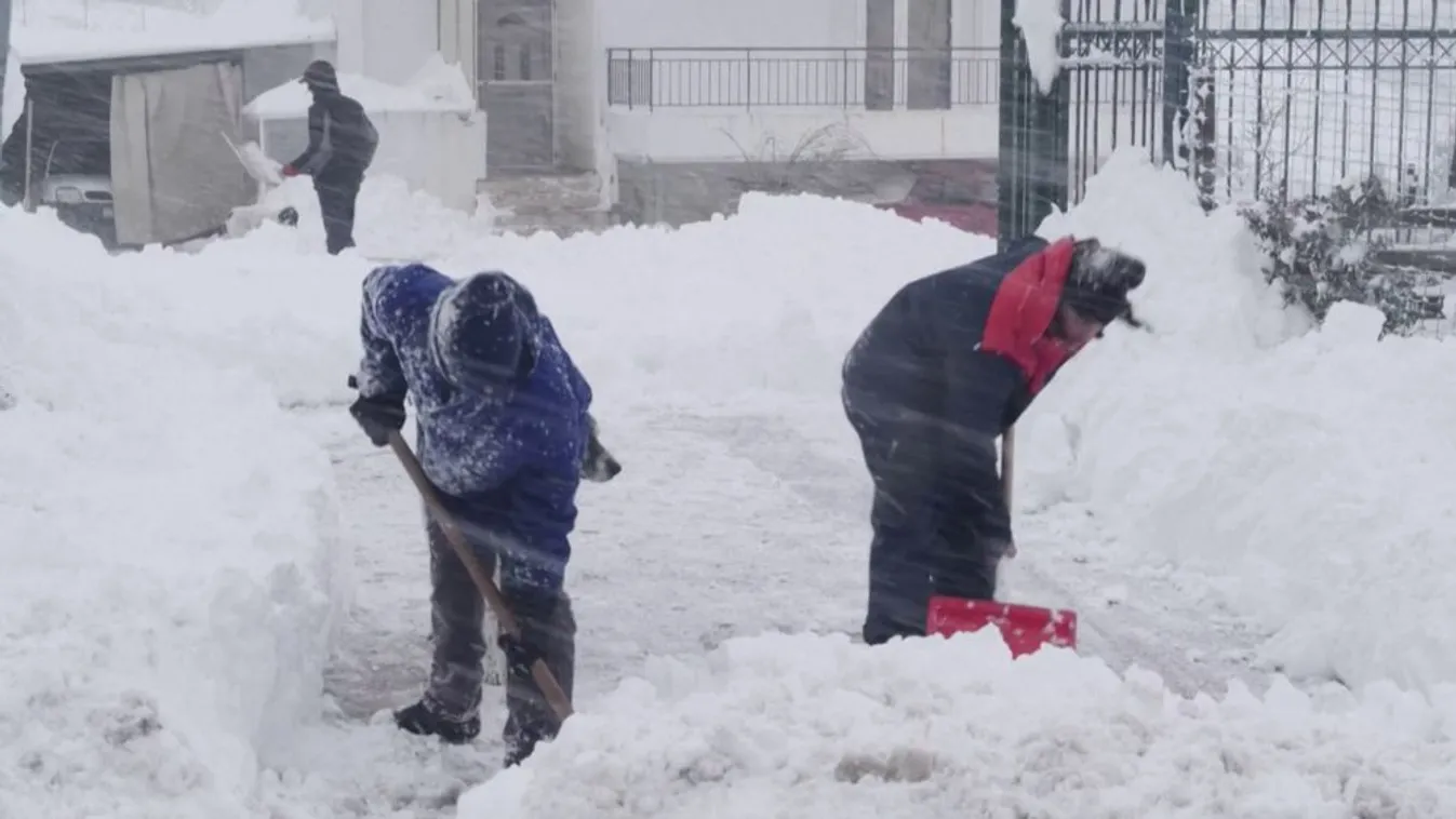 Teljesen megbénította Athént a havazás