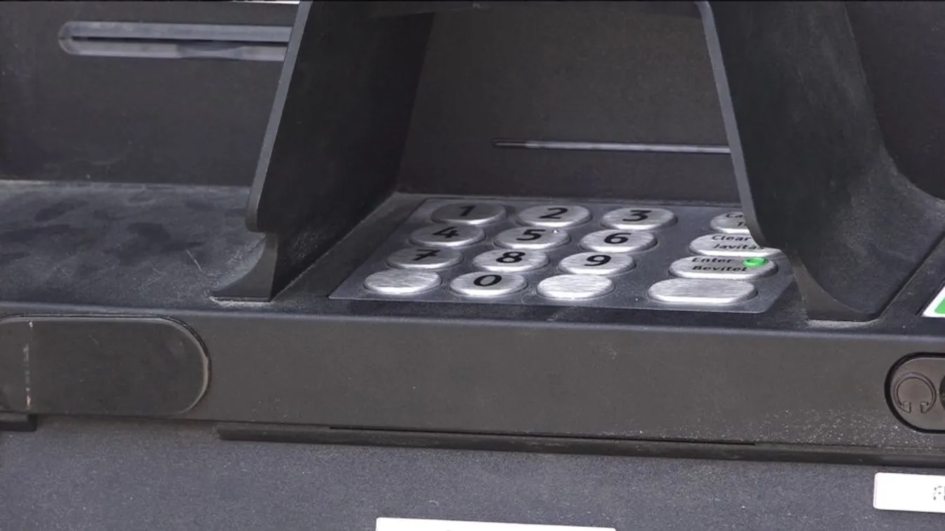 Védőoltásra hivatkozva vertek át időseket