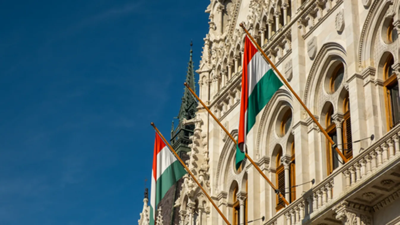 Karácsony Gergely nem gondoskodott a nemzeti színű zászlók kihelyezéséről