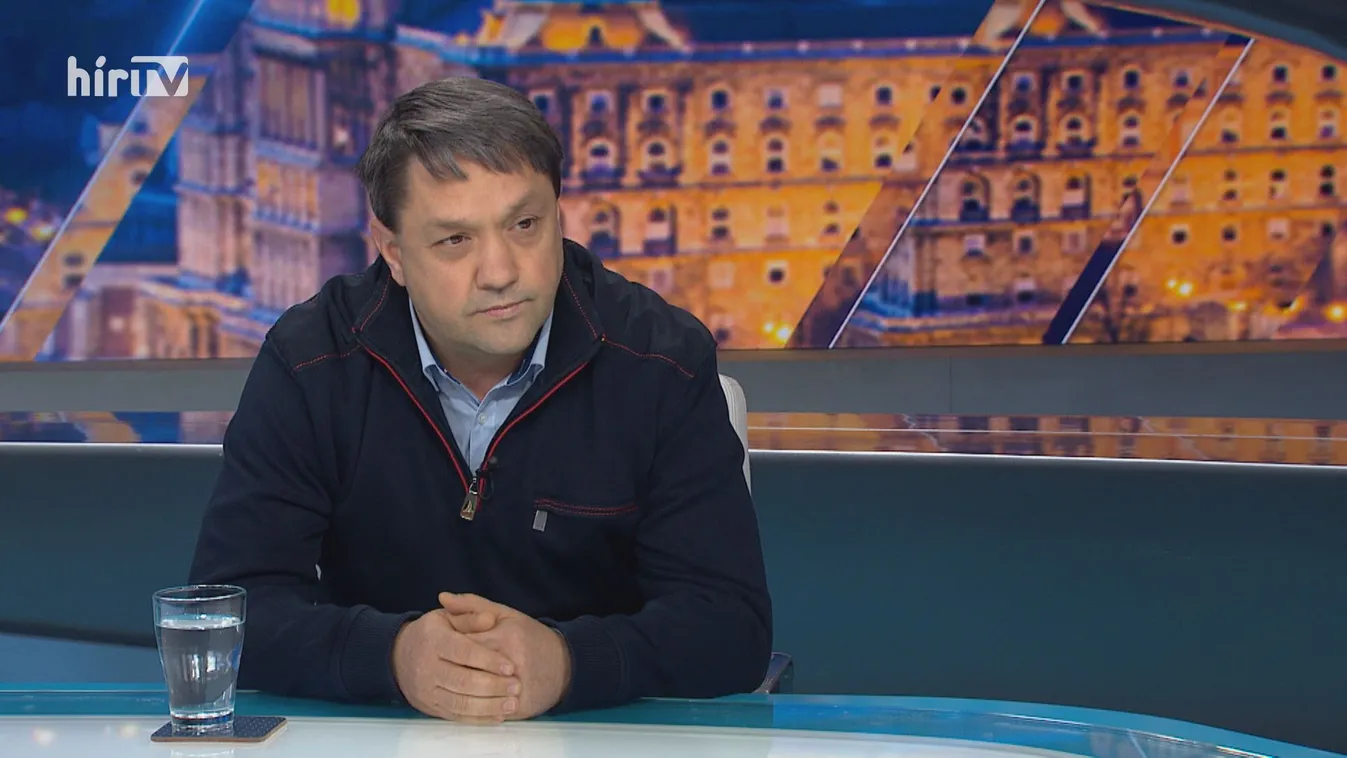 Szarka Gábor: Bárhová nyúlunk, csontvázak esnek ki a szekrényből