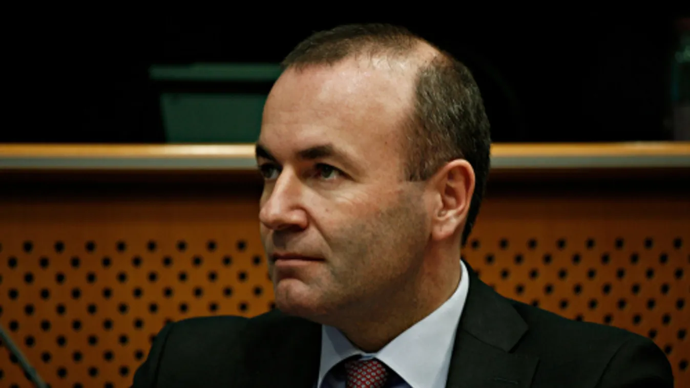 Megtiltaná az AstraZeneca-vakcina kivitelét az EU-ból Manfred Weber