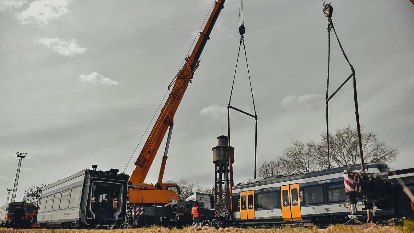 Megérkezett Magyarországra a második vasút-villamos