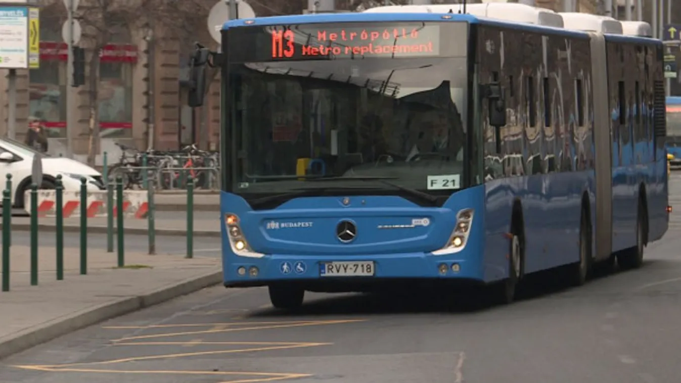 Baleset történt a Szilágyi Erzsébet fasorban, több busz terelve közlekedik