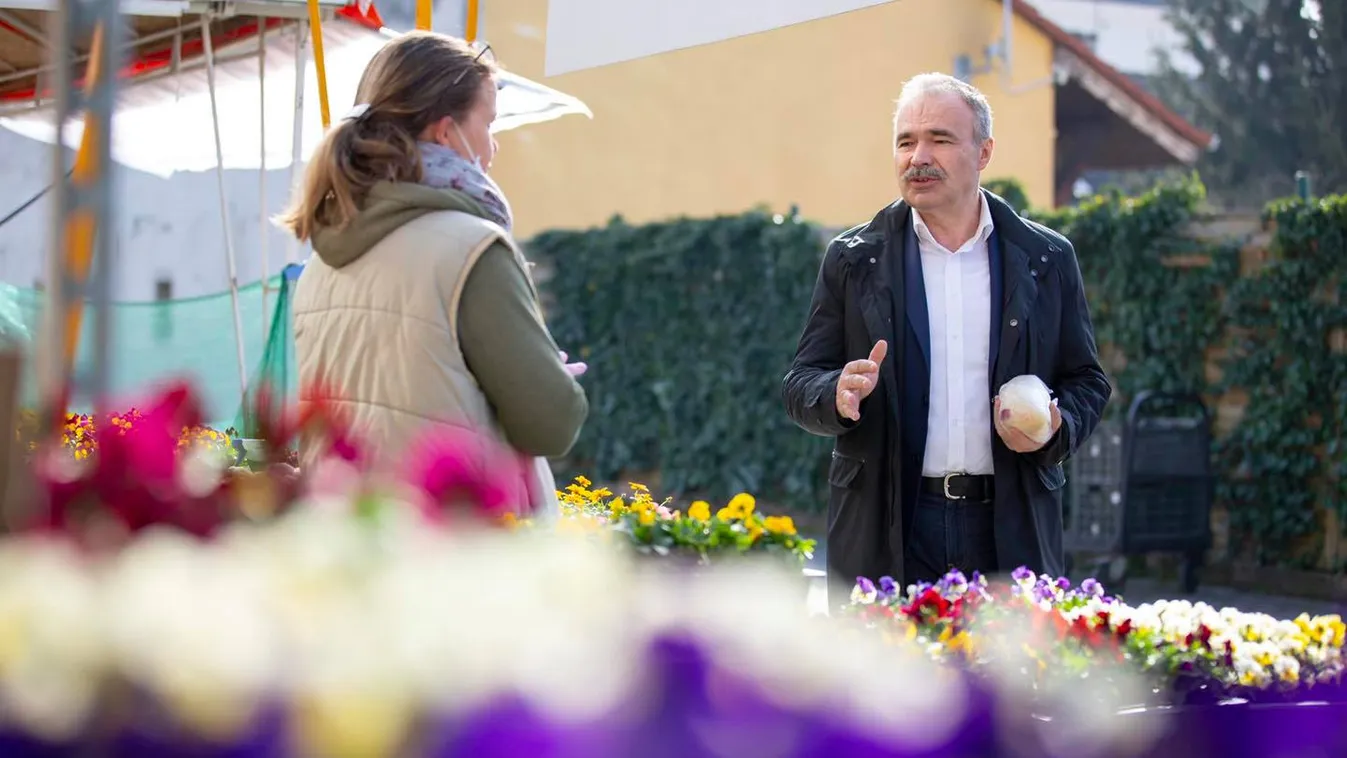 Nagy István: A piacokon nyitva lehetnek a virágárusok