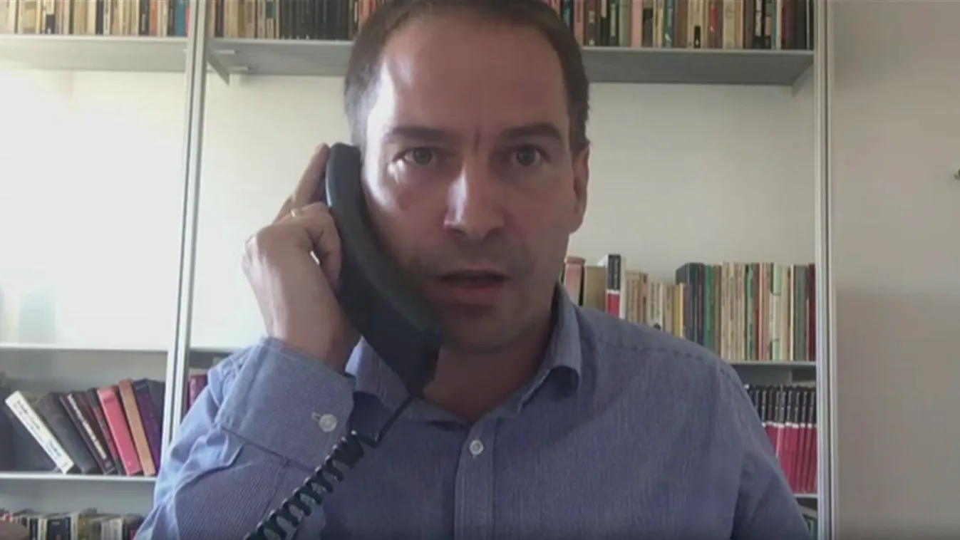 Ismét külföldről kritizálja a kormánypártot Krekó Péter