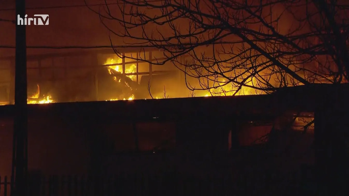 Tűz ütött ki az egyik szentendrei Spar raktárépületében