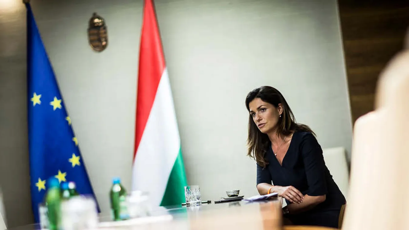 „Ácsoltak maguknak egy jogállamisági színpadot”