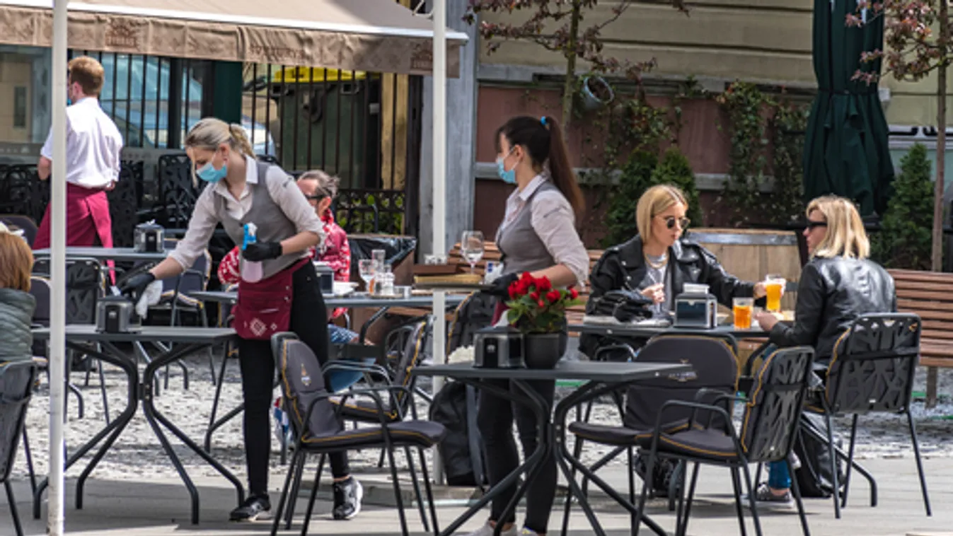 3 596 000 beoltott, 2 328 új fertőzött és 205 elhunyt beteg