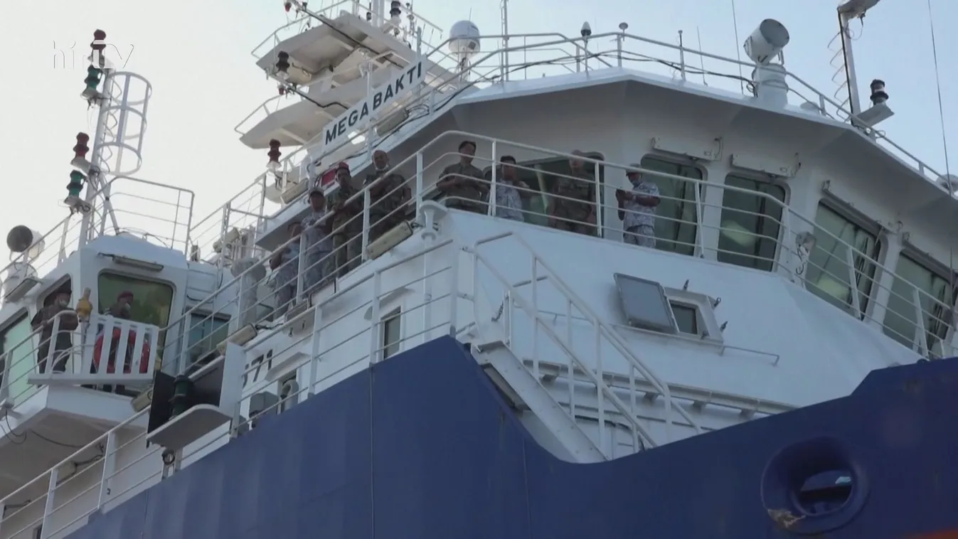 Szombatig van oxigén a hajó legénységének