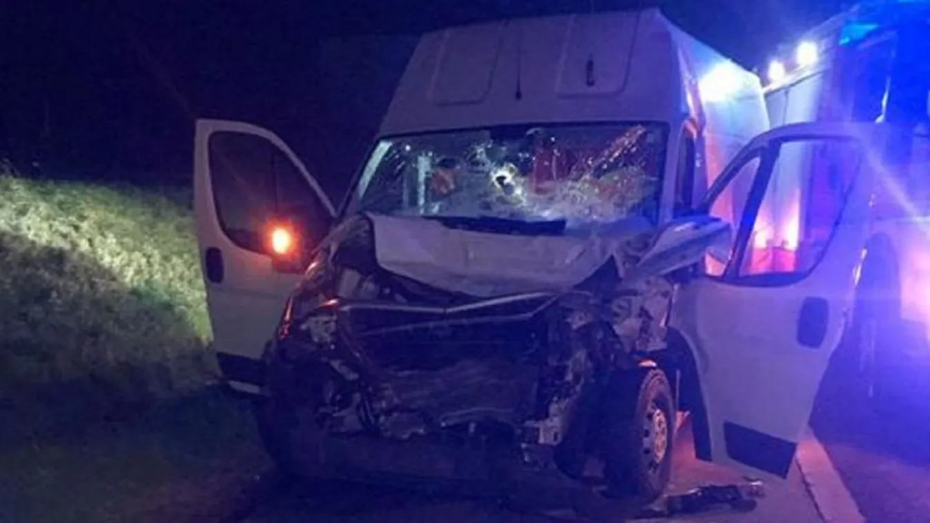 Román furgon és autószállító tréler ütközött az M1-esen - fotók