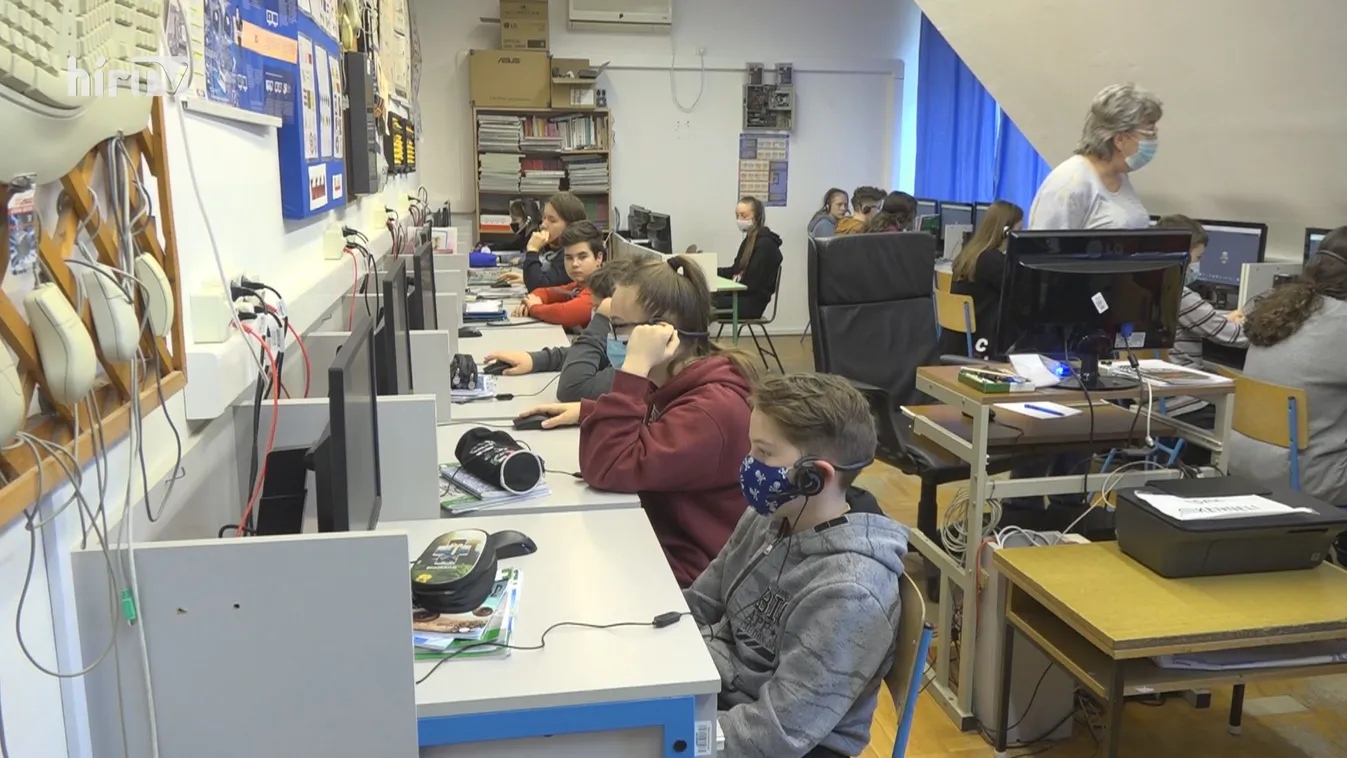 Folyamatosan oltják a pedagógusokat