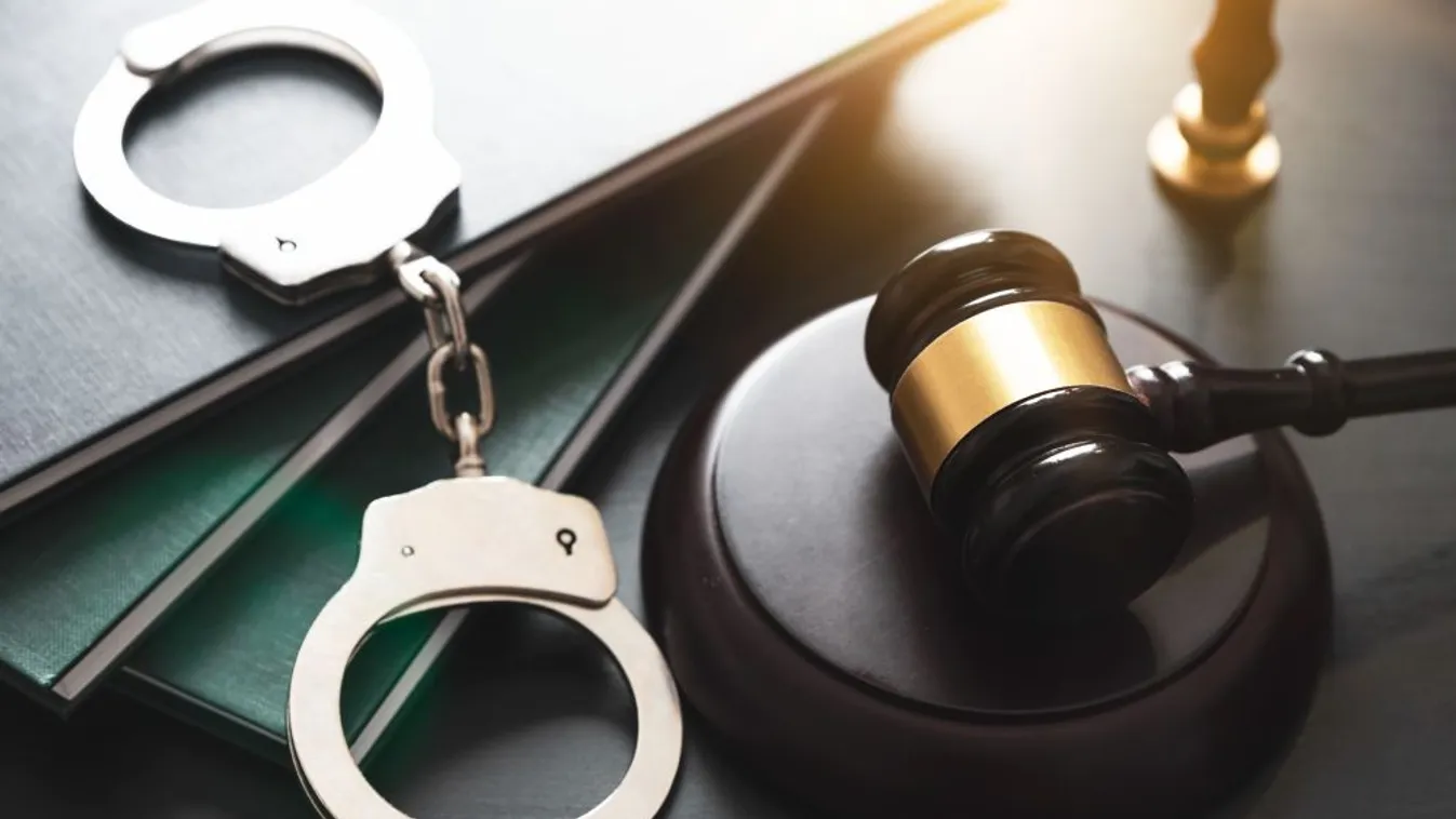 Elítélték az SZFE-maszk miatt késelő férfi