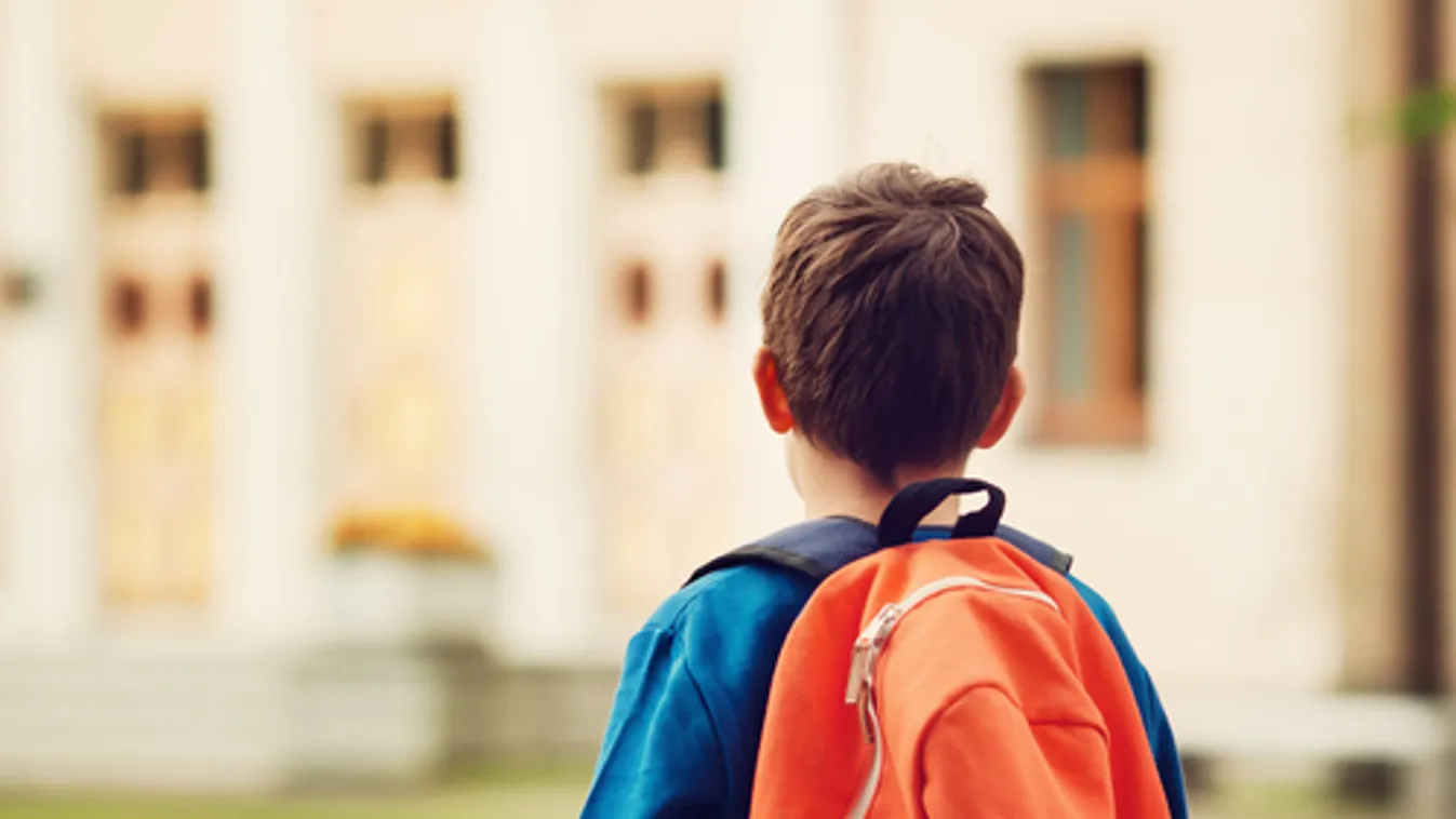 Tízezer iskolatáskát küldött a Rákóczi Szövetség külhoni magyar iskolákba