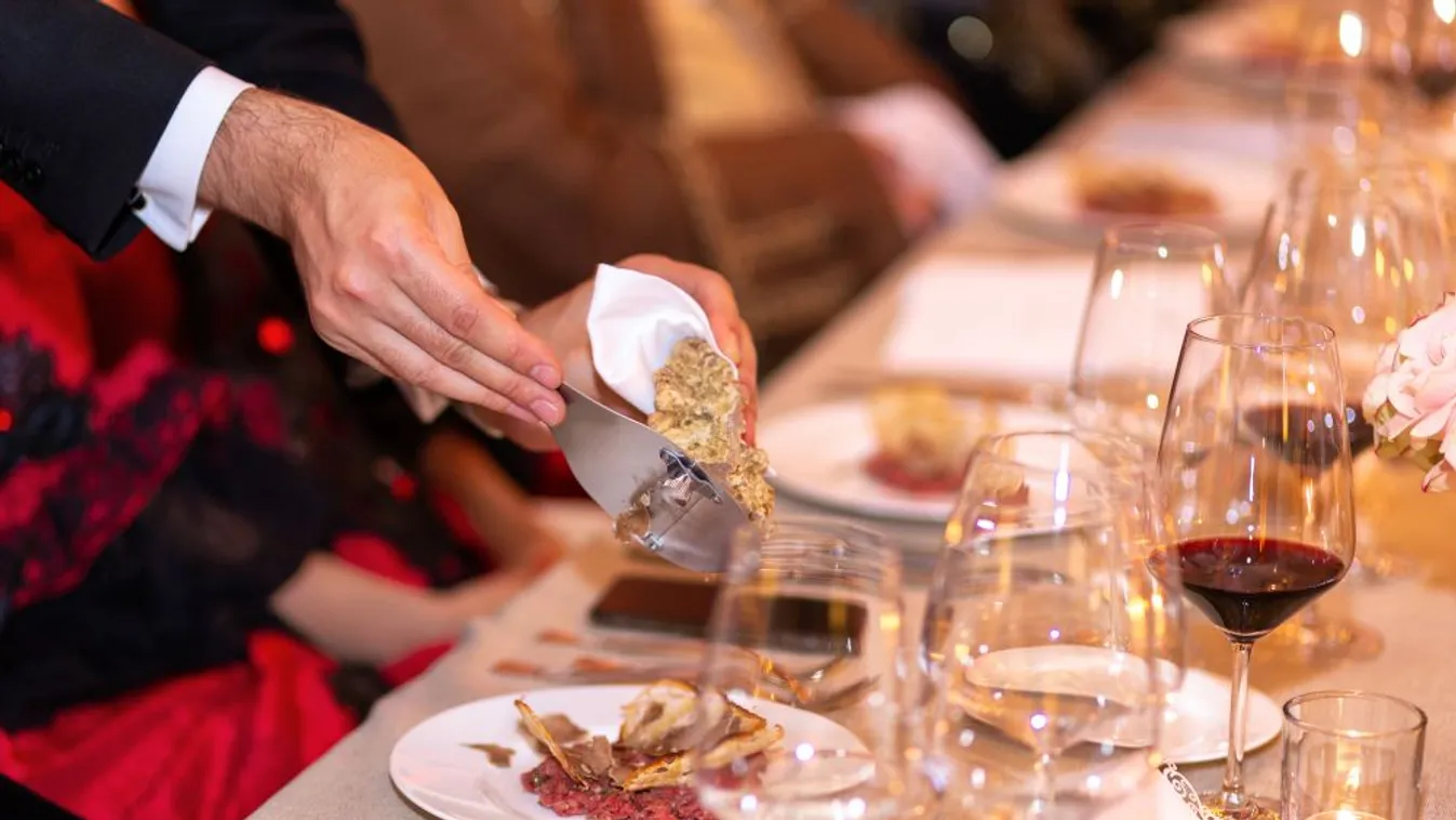 A párizsi ügyészség vizsgálatot indított miniszterek részvételével rendezett állítólagos luxusvacsorák miatt