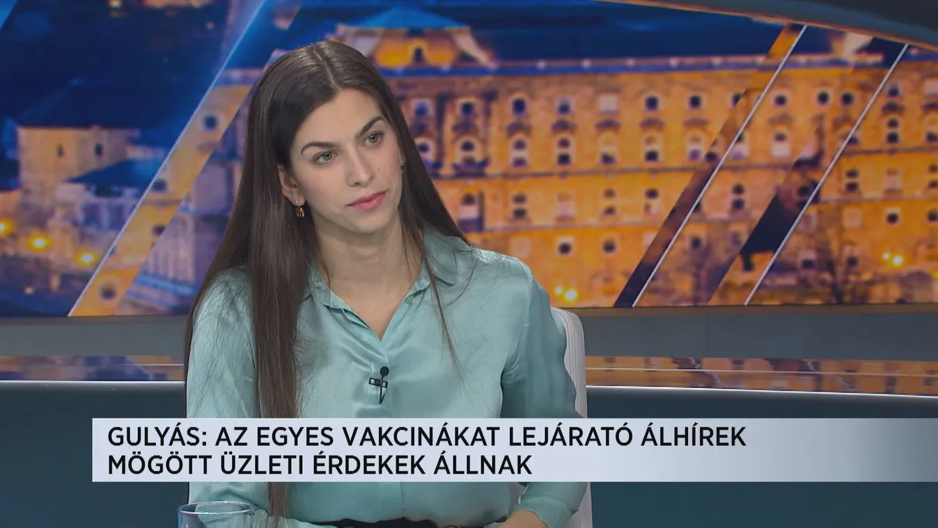 Szentkirályi Alexandra: A lábunkat lassan most már föltehetjük az első lépcsőfokra