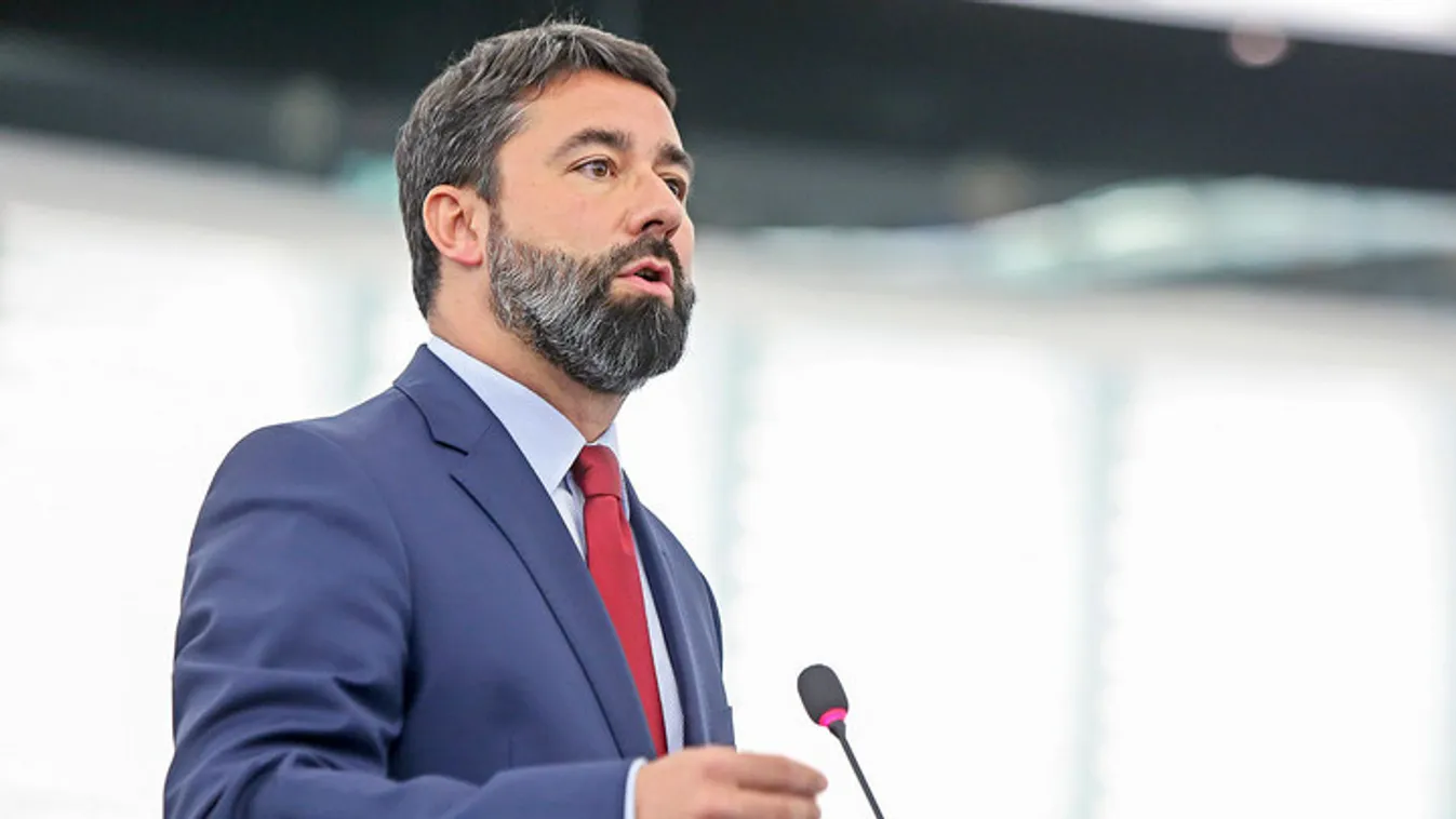 Hidvéghi: bátor, építkező kormányzás zajlik Magyarországon