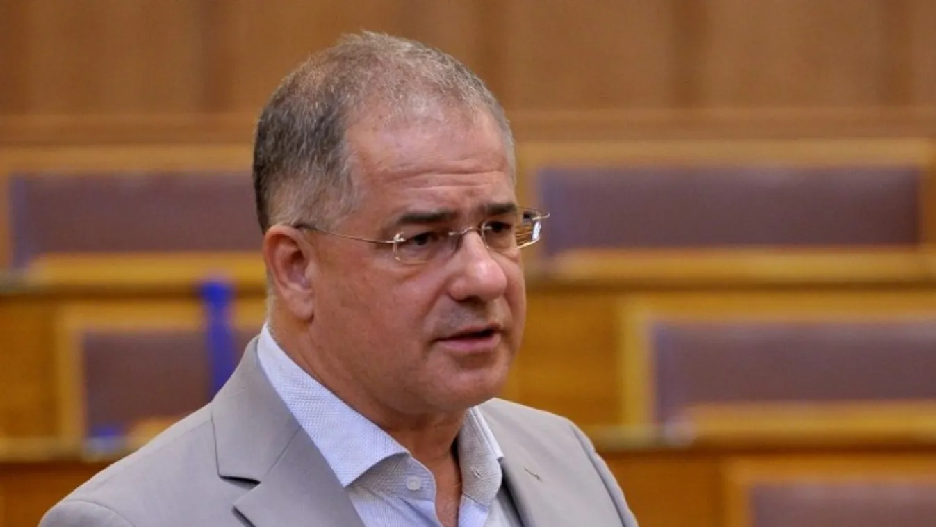 Kósa Lajos: Tudatos politikai haszonszerzés az ellenzék oltásellenessége