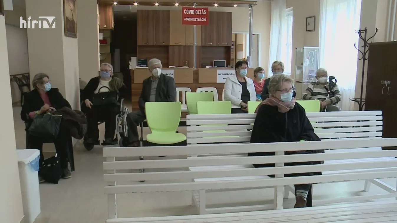 Folyamatosan oltják a pedagógusokat