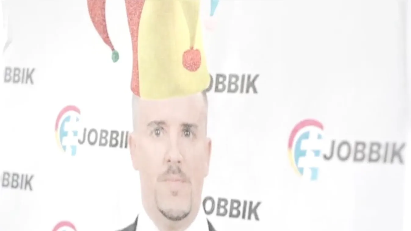 Udvari bolond sapkát vitt Jakab Péternek a Fidelitas