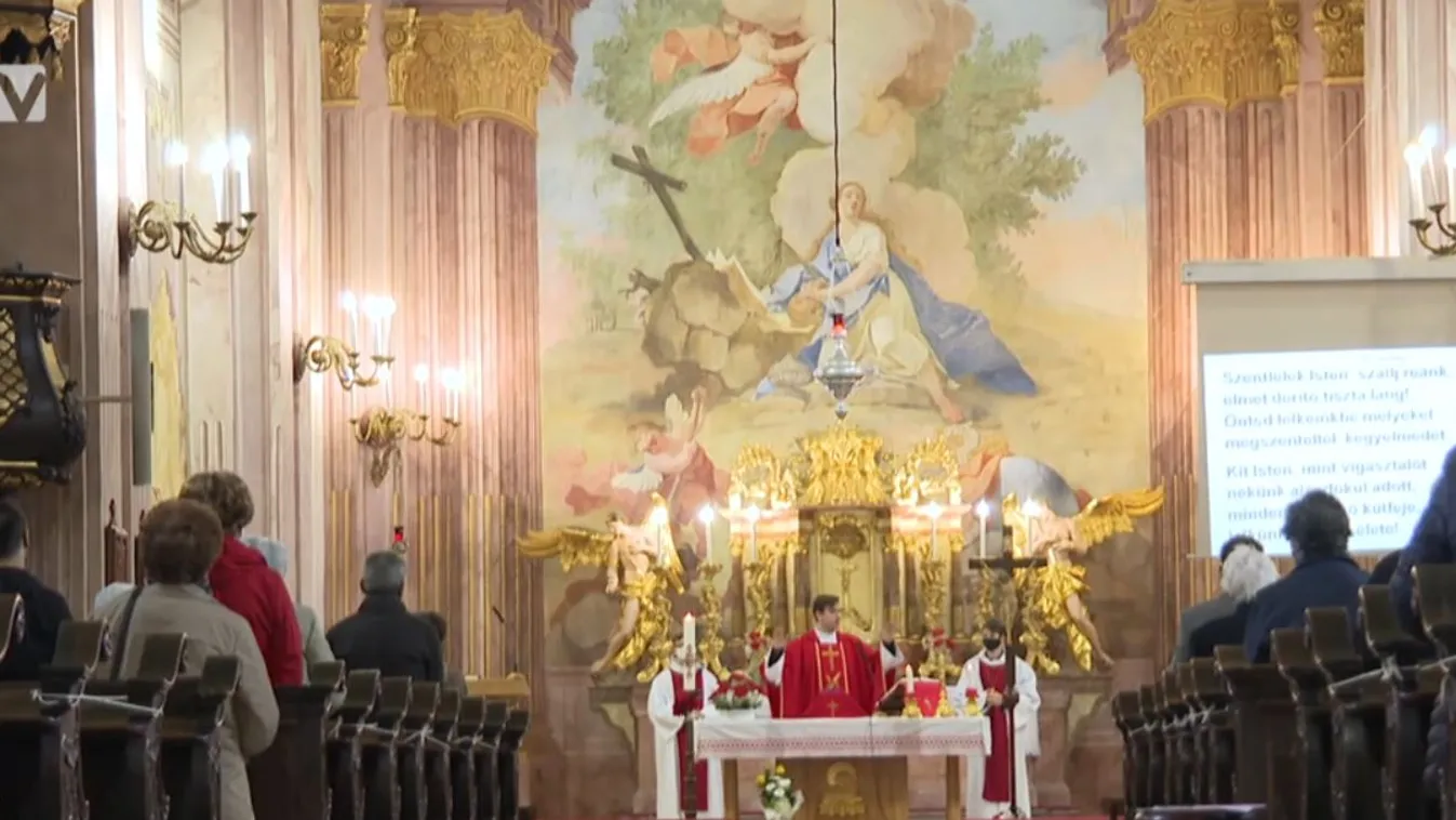 Ismét megteltek a templomok