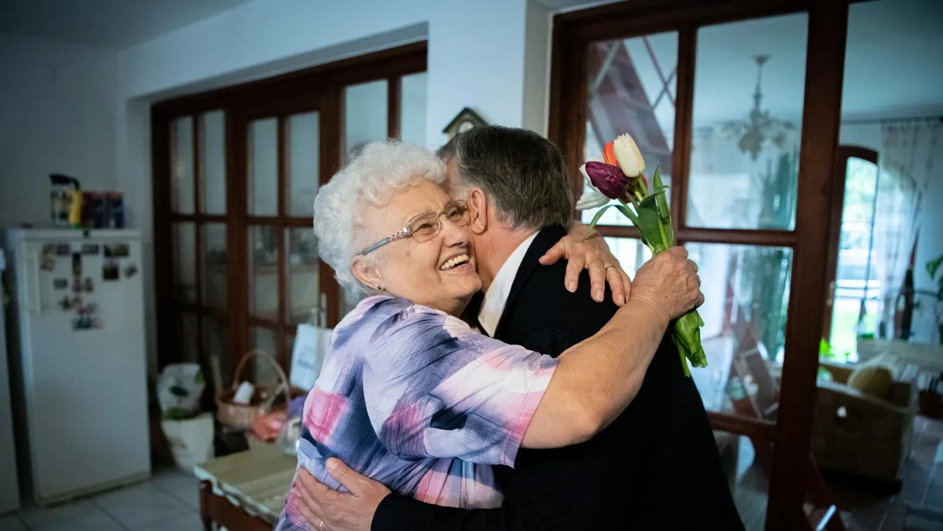 Így köszöntötte édesanyját a miniszterelnök anyák napján