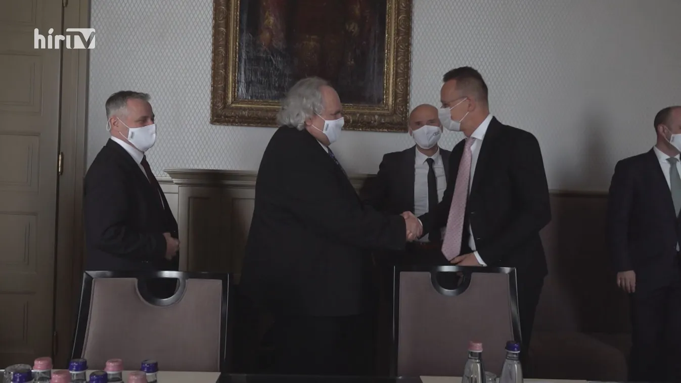 Szijjártó Péter: Kanyarban előzi riválisait a magyar gazdaság