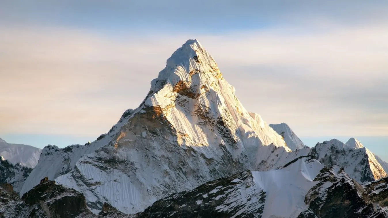 Már két halottja van az idei mászószezonnak a Mount Everesten