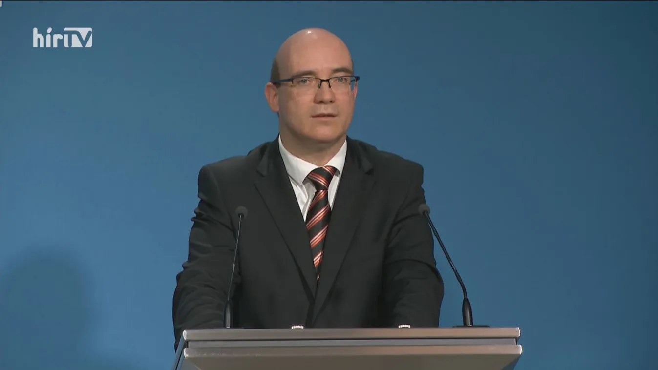 Hétfőn a magyar nyelv és irodalom írásbelikkel kezdődnek a vizsgák