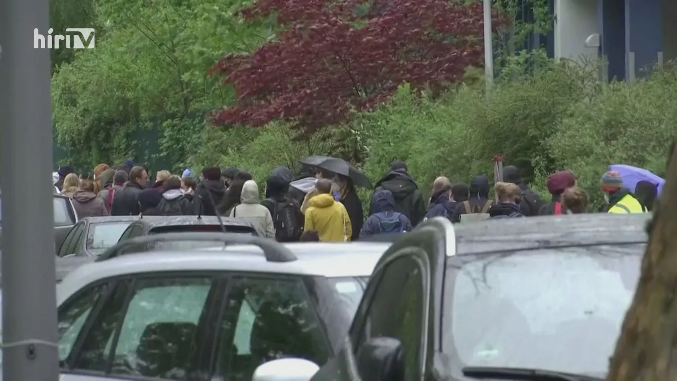 Franciaország tovább enyhít, Németországban oltják a tizenéveseket