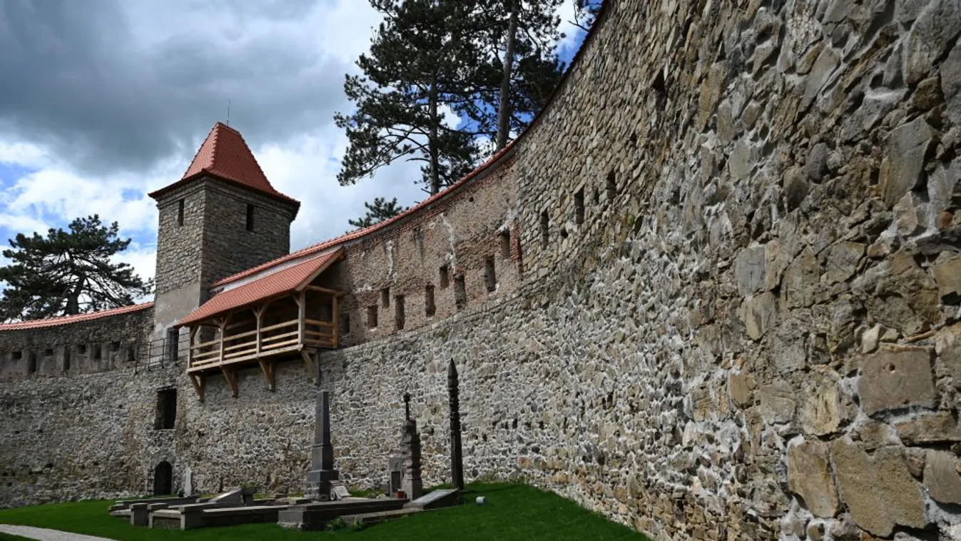 Felszentelték a megújított sepsiszentgyörgyi vártemplomot