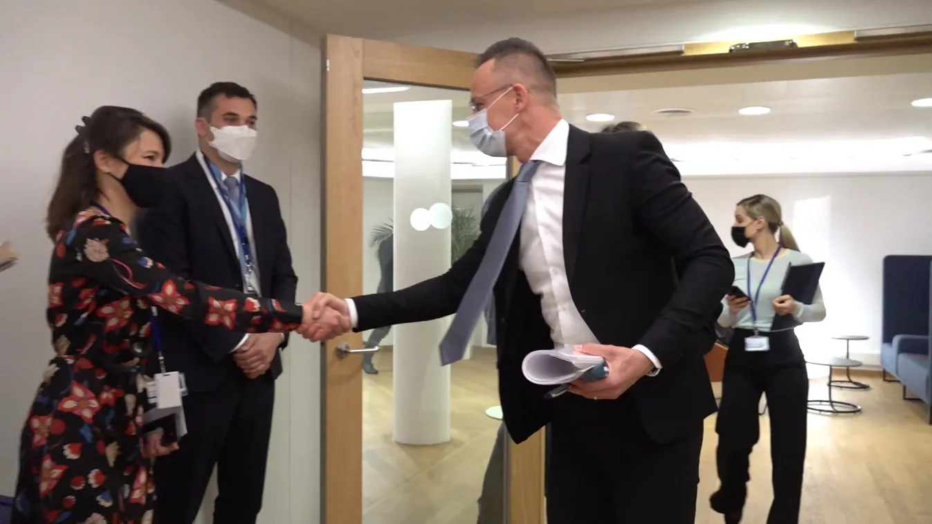 Magyarország több országgal tárgyal az oltási igazolványok elfogadásáról