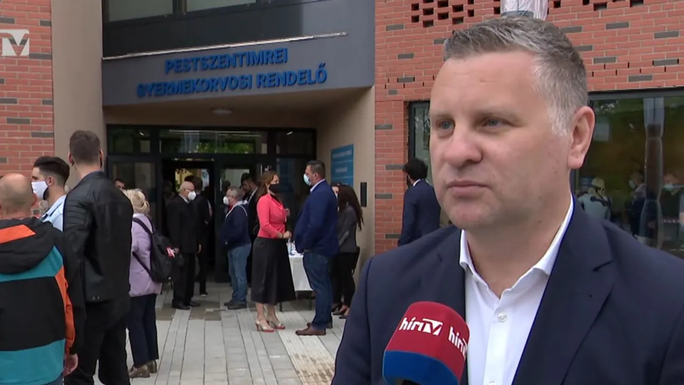 Idegen tollakkal ékeskedik Dobrev Klára