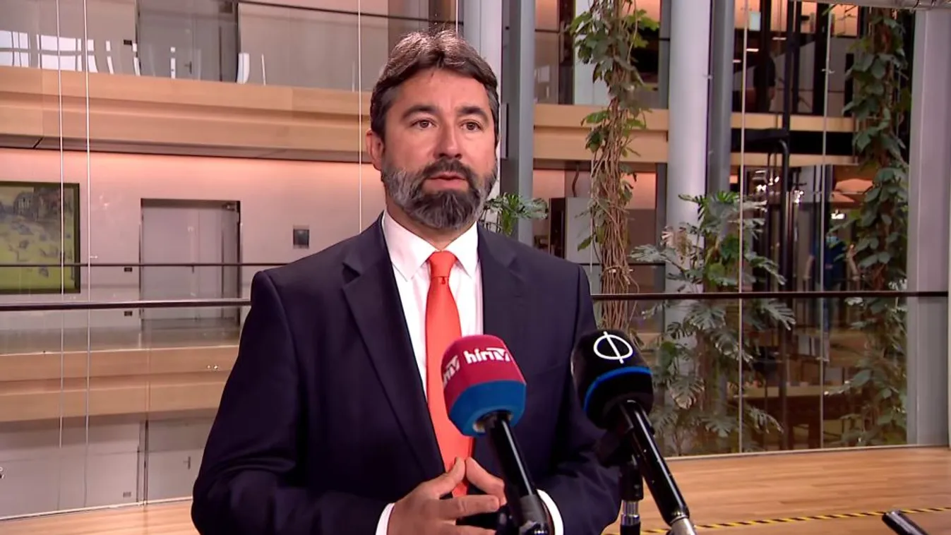 Hidvéghi Balázs szerint elfogadható a kompromisszum a Covid-igazolványok ügyében