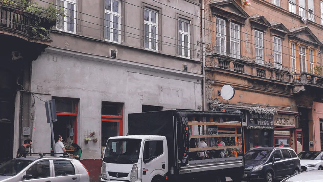 Illegális teraszok Erzsébetvárosban, bulinegyed Józsefvárosban