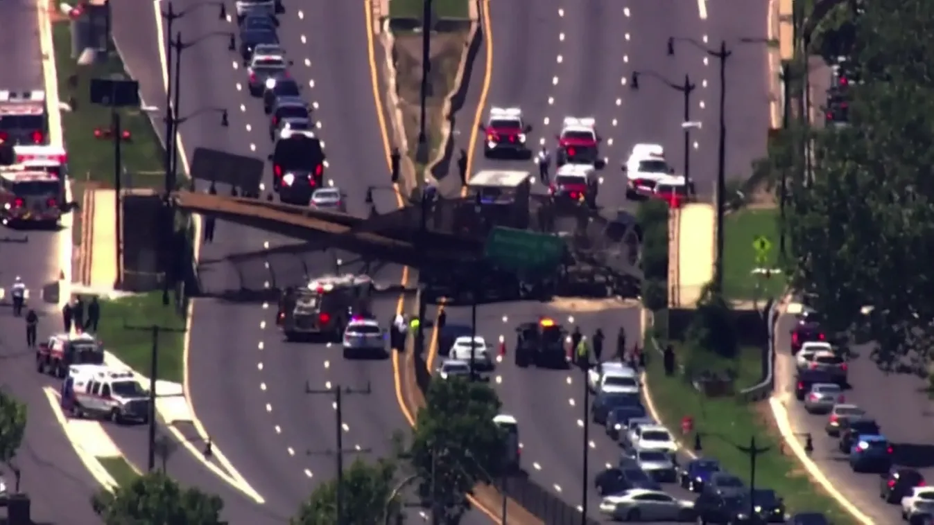 Összeomlott egy gyalogoshíd Washingtonban