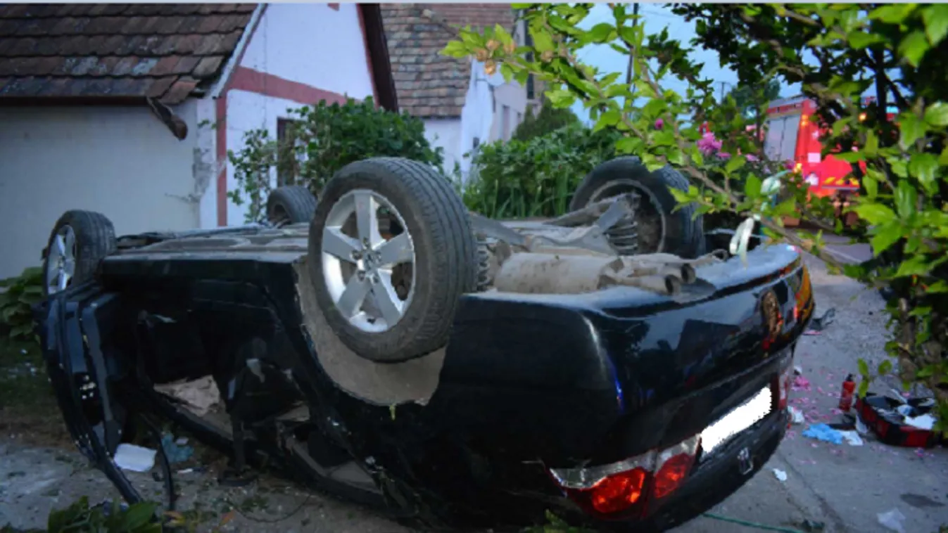 Kerítést és a ház falát is letarolta egy ittas sofőr Neszmélyen