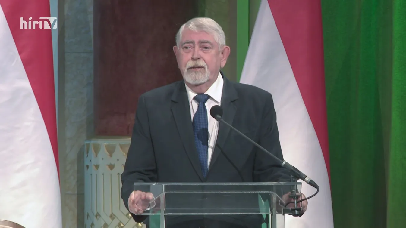 Művészeti díjakat adott át az emberi erőforrások minisztere