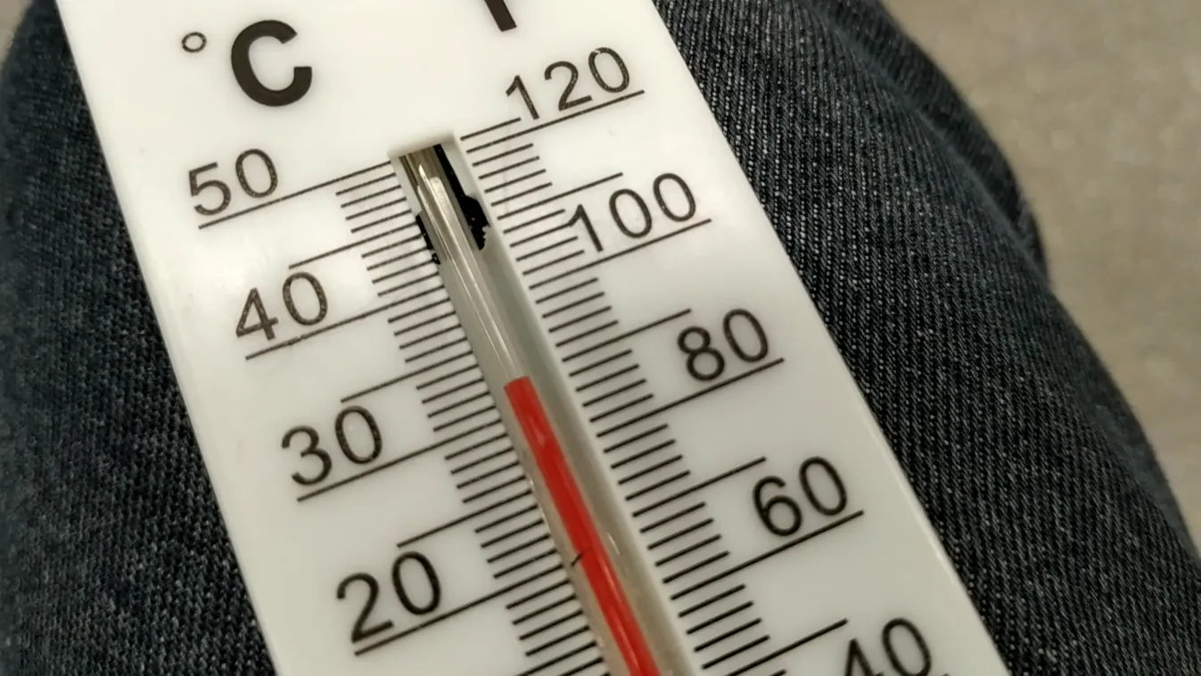 32 celsius fok meleg van a hármas metrón