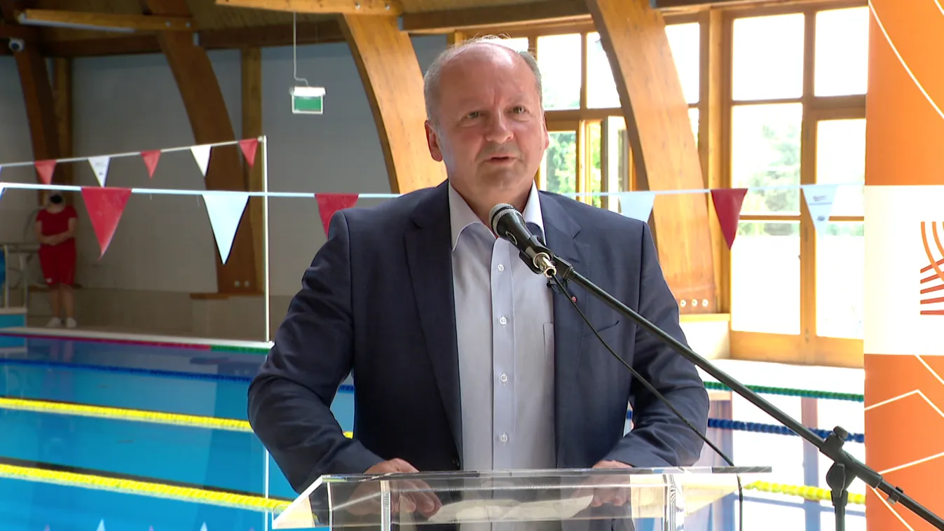 Átadták a gazdagréti tanuszodát