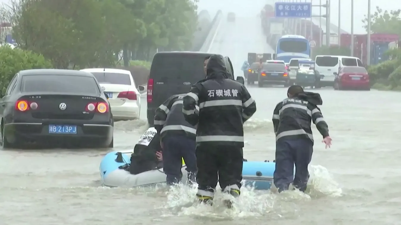 Ma éri el a japán partokat egy tájfun