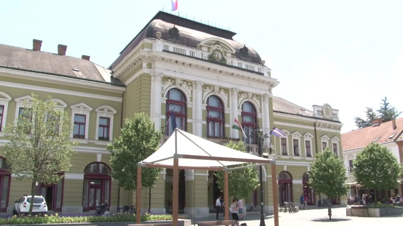 Bíróságon számoltatnák el az egri polgármestert