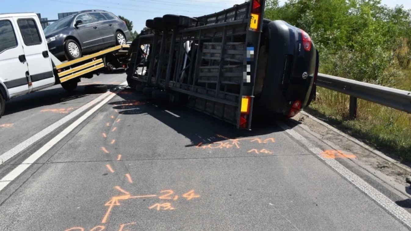 Túlsúlyos jármű okozott közlekedési balesetet az M0 autóúton
