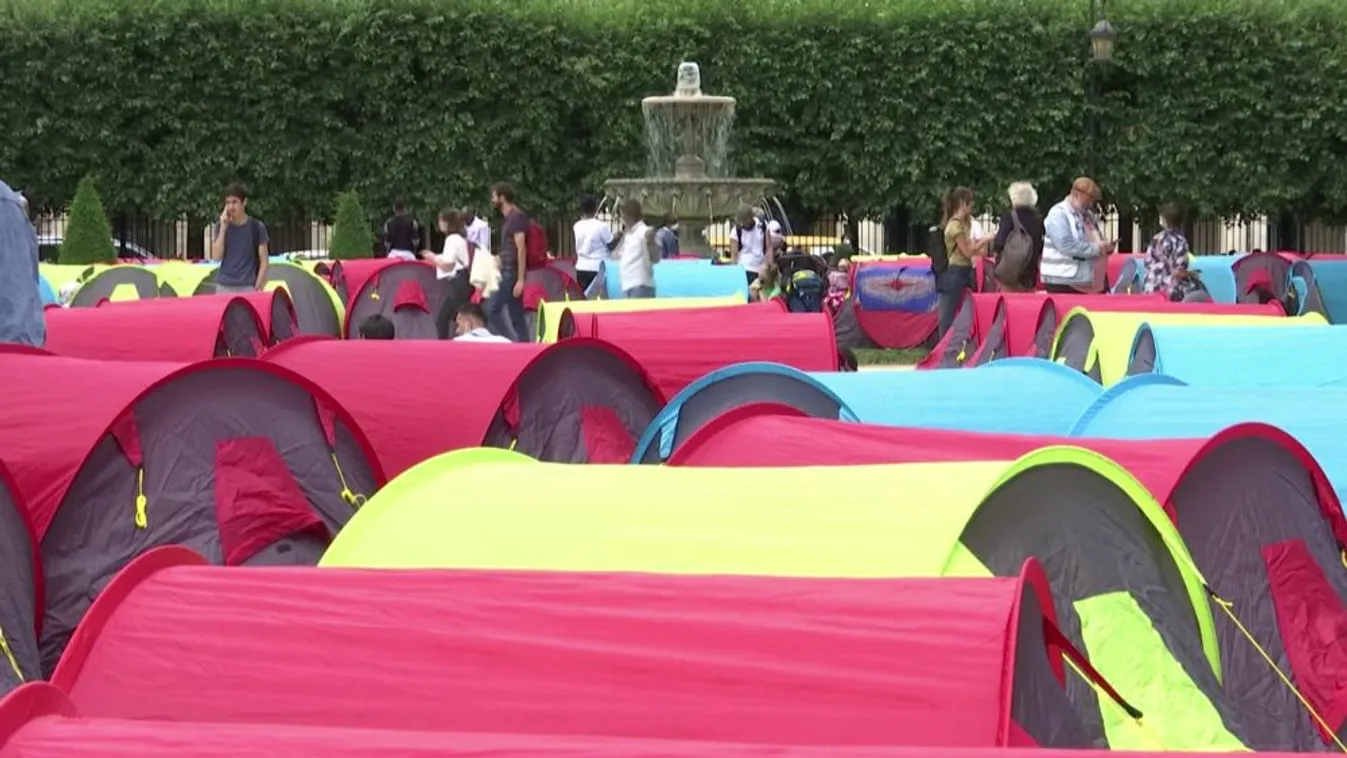 Több száz migráns táborozott le Párizs központjában