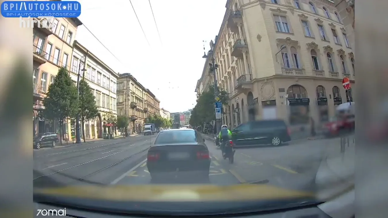 Biciklisávban hajtott a robogós