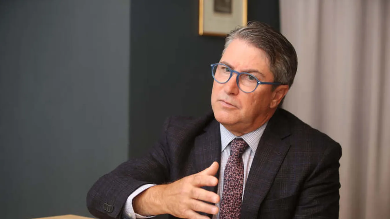 „Fenntarthatatlan a liberalizmus, mert a saját gyökereit vágja át”