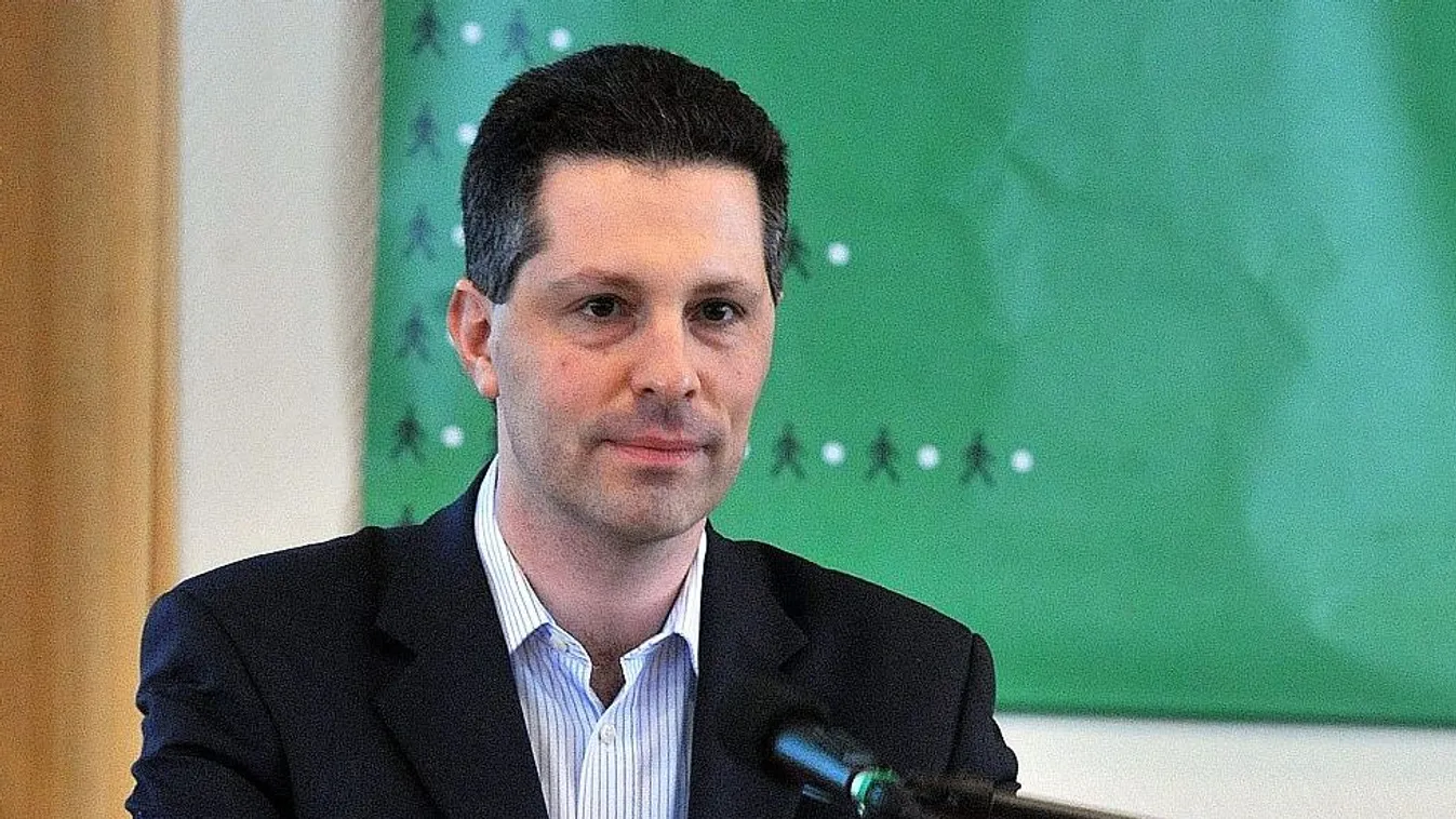 Schiffer András: Az EU szivárvány színekbe öltözve is a globális nagytőkét védi