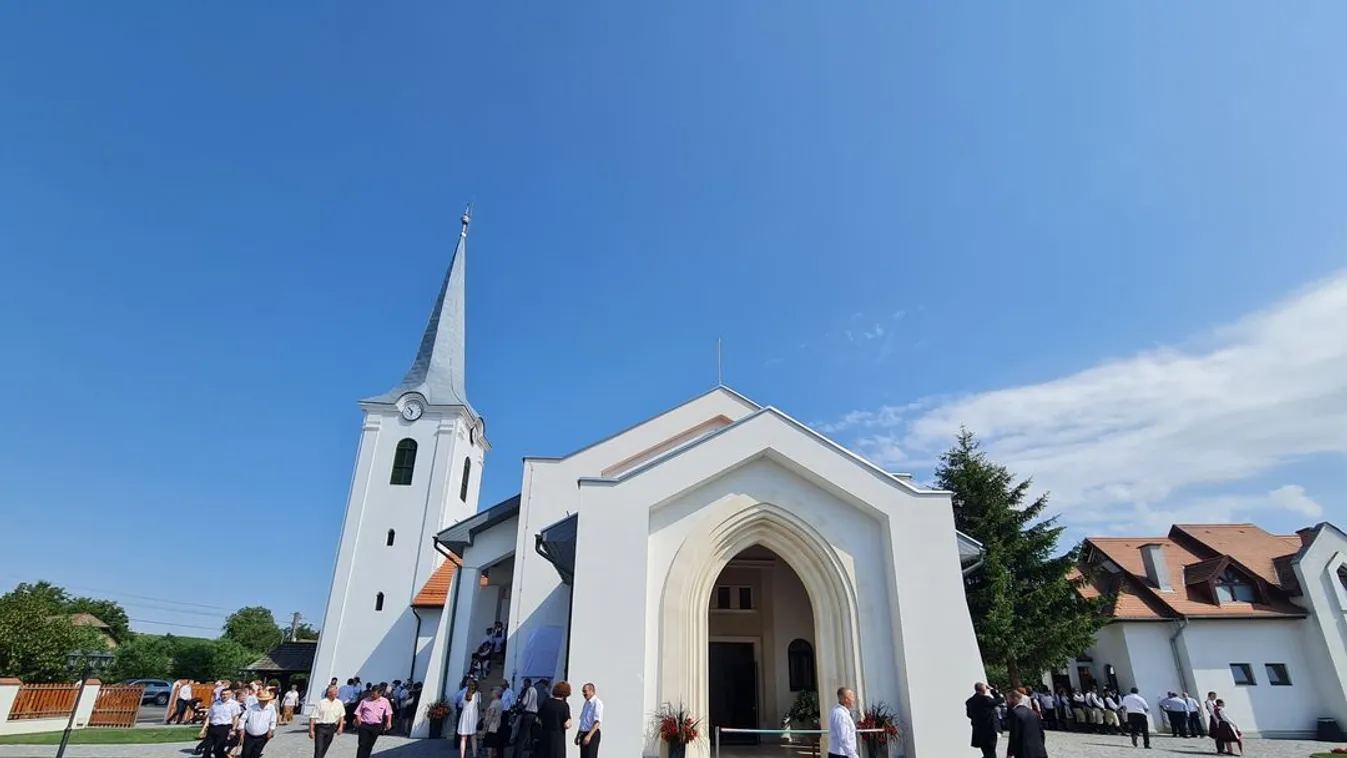 Varga Mihály: A hitélet és a nemzeti összetartozás támogatása fontos feladat