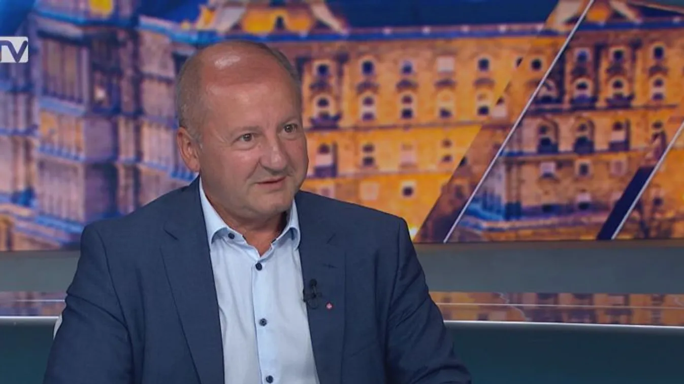 Simicskó István: Megkérdezni az emberek véleményét, az az igazi demokrácia